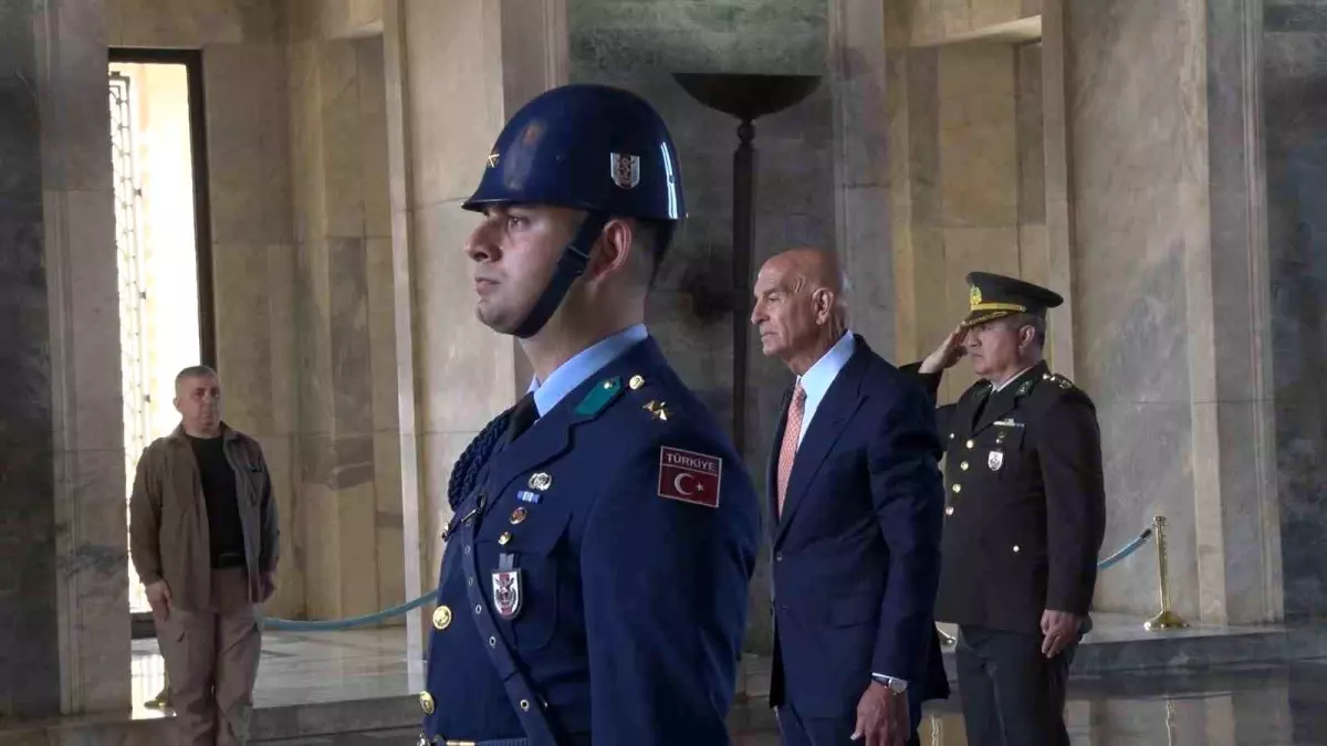 abdnin-yeni-buyukelcisi-tom-barrack-anitkabiri-ziyaret-etti-ERm3xxmm.jpg