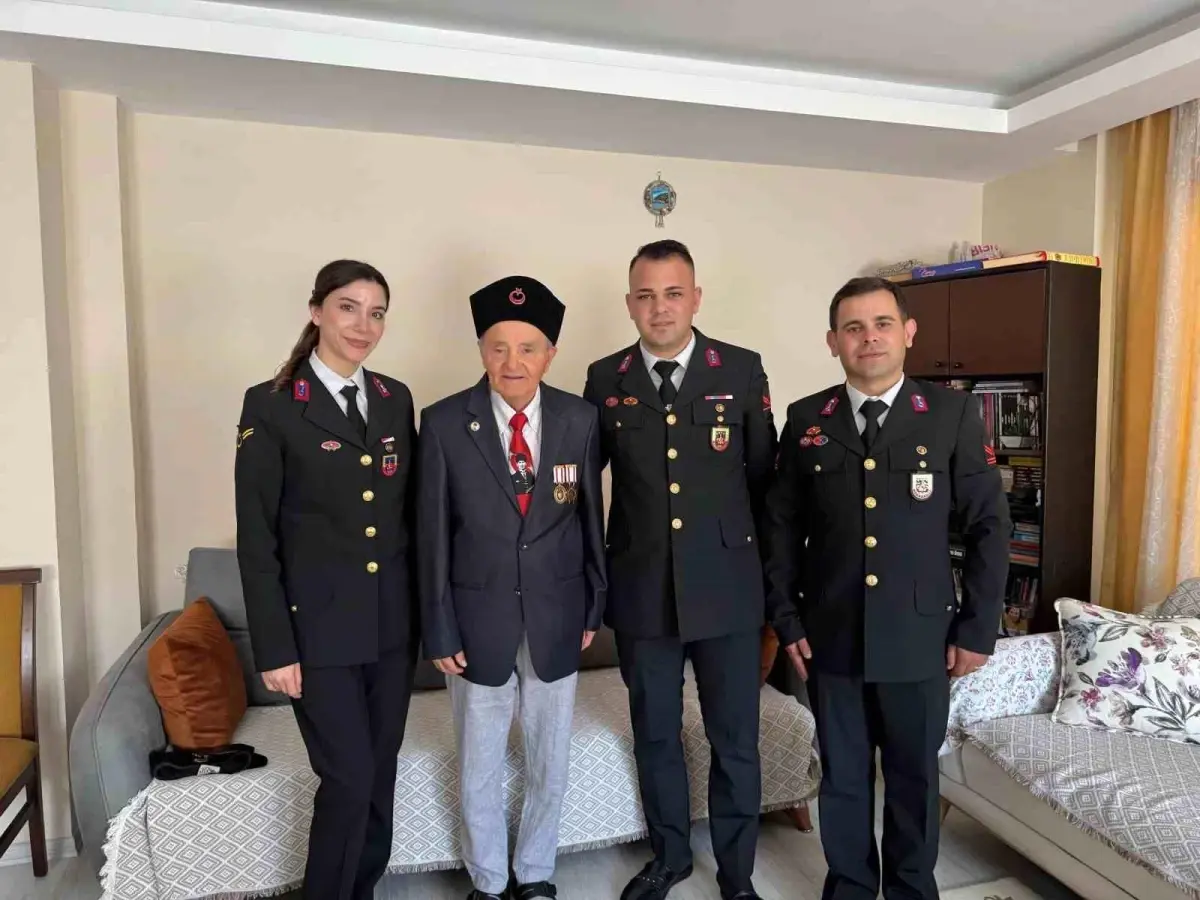 aydin-jandarmasi-bayramda-sehit-ailelerini-ve-gazileri-unutmadi-BwDkTiey.jpg