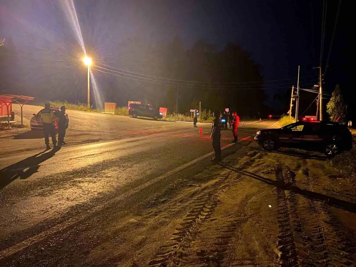 aydinda-jandarmadan-sok-trafik-uygulamasi-3-arac-men-edildi-v4ysarZl.jpg