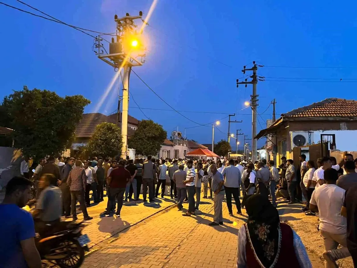 aydinda-kamyonet-ile-motosikletin-carpismasi-1-meyyit-2-yarali-cXdqvg4v.jpg