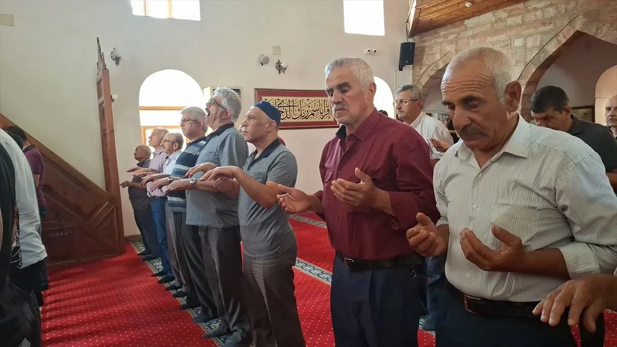 beypazari-ilcesinde-yagmur-duasi-yapildi-t4AqCn31.jpg