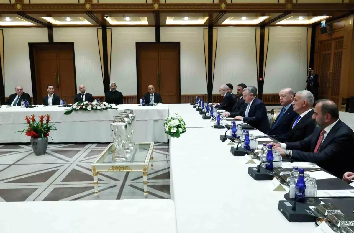 cumhurbaskani-erdogan-muhtesem-lige-yukselen-3-futbol-kulubunun-liderlerini-kabul-etti-iI8VrN9s.jpg