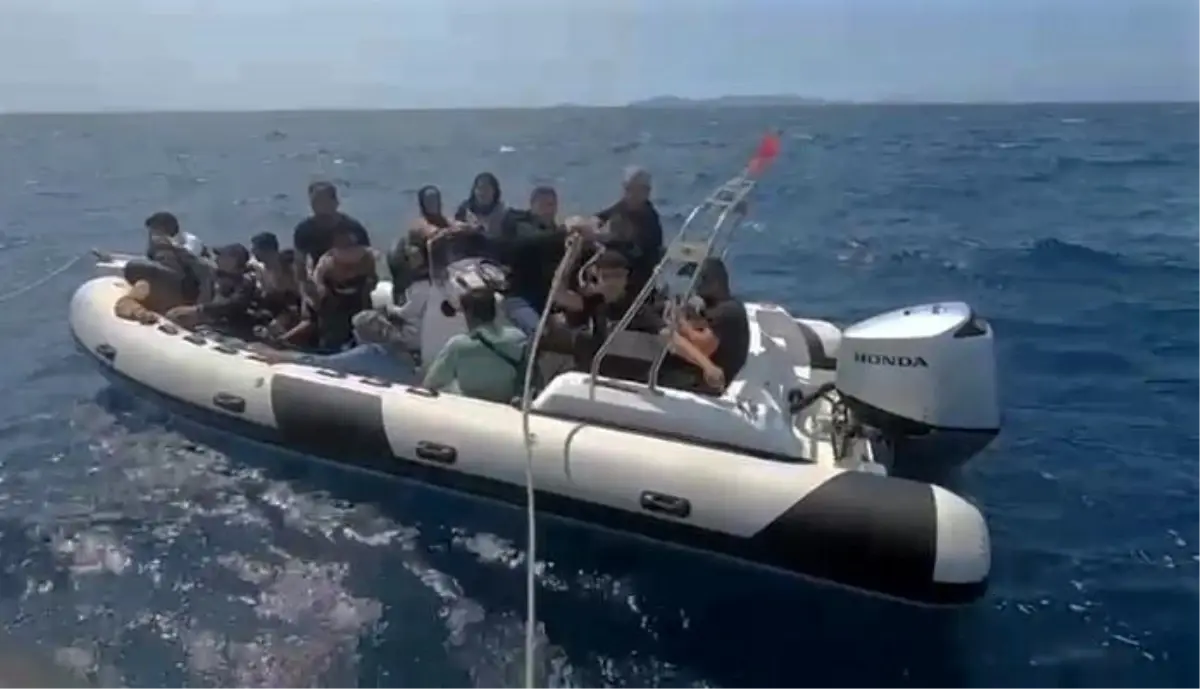 didim-aciklarinda-15-sistemsiz-gocmen-kurtarildi-WVWy93yv.jpg