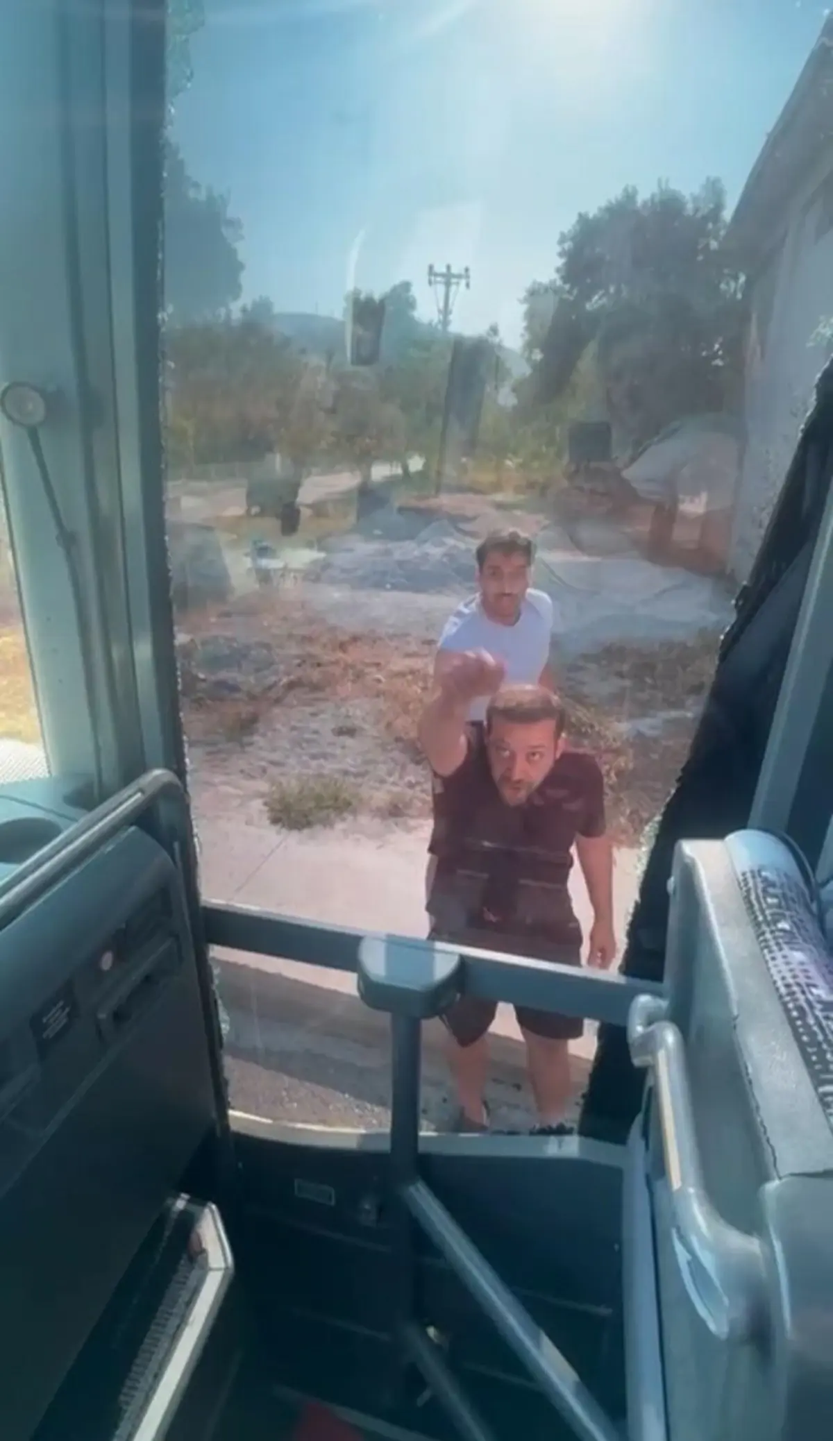 didimde-cins-otobusu-surucusune-hucum-8XkLnPzS.jpg