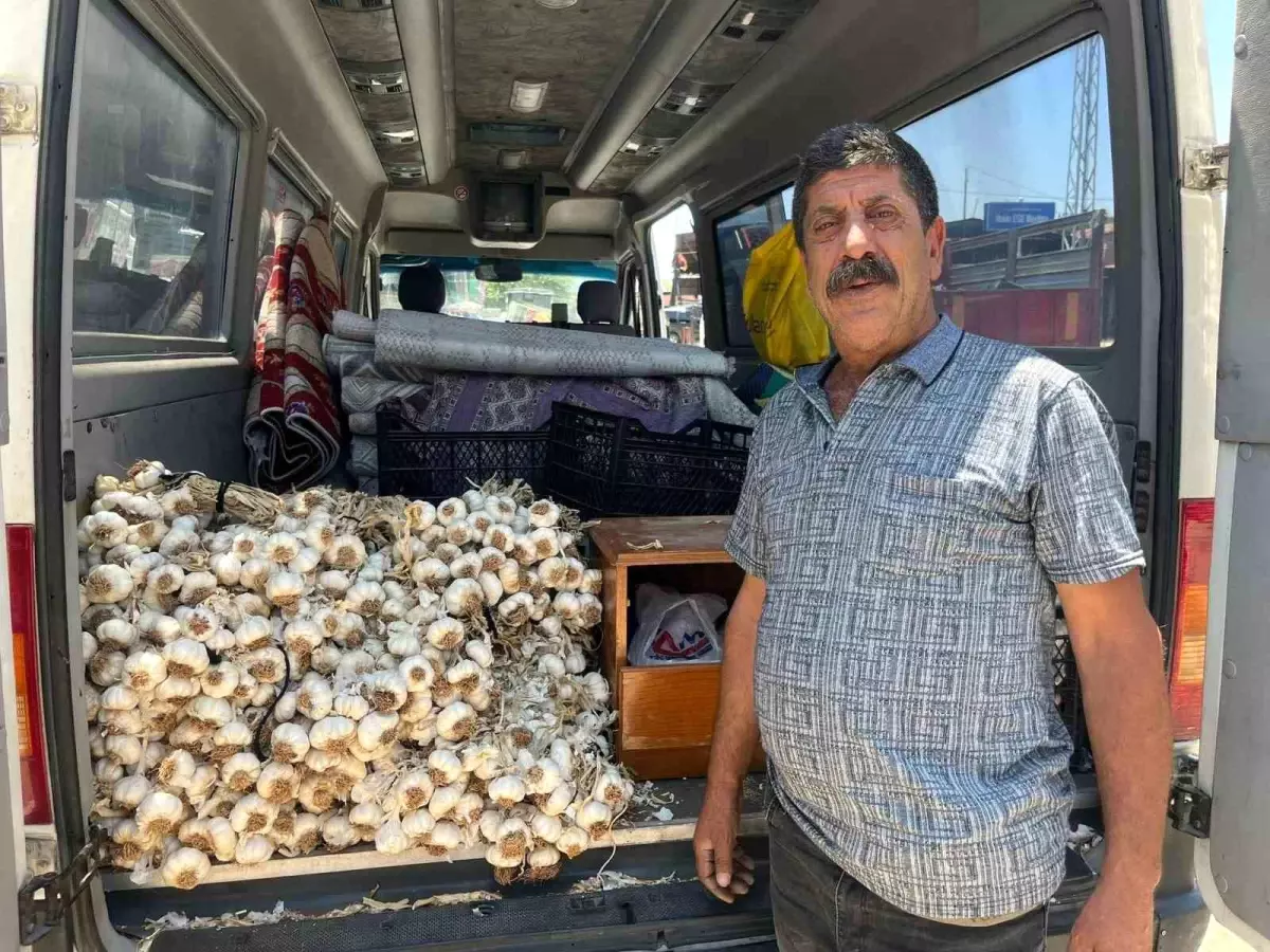 egede-minibusuyle-satis-yapan-esnaf-ali-can-helalinden-ekmek-paramizi-kazaniyoruz-xP4pwC8P.jpg