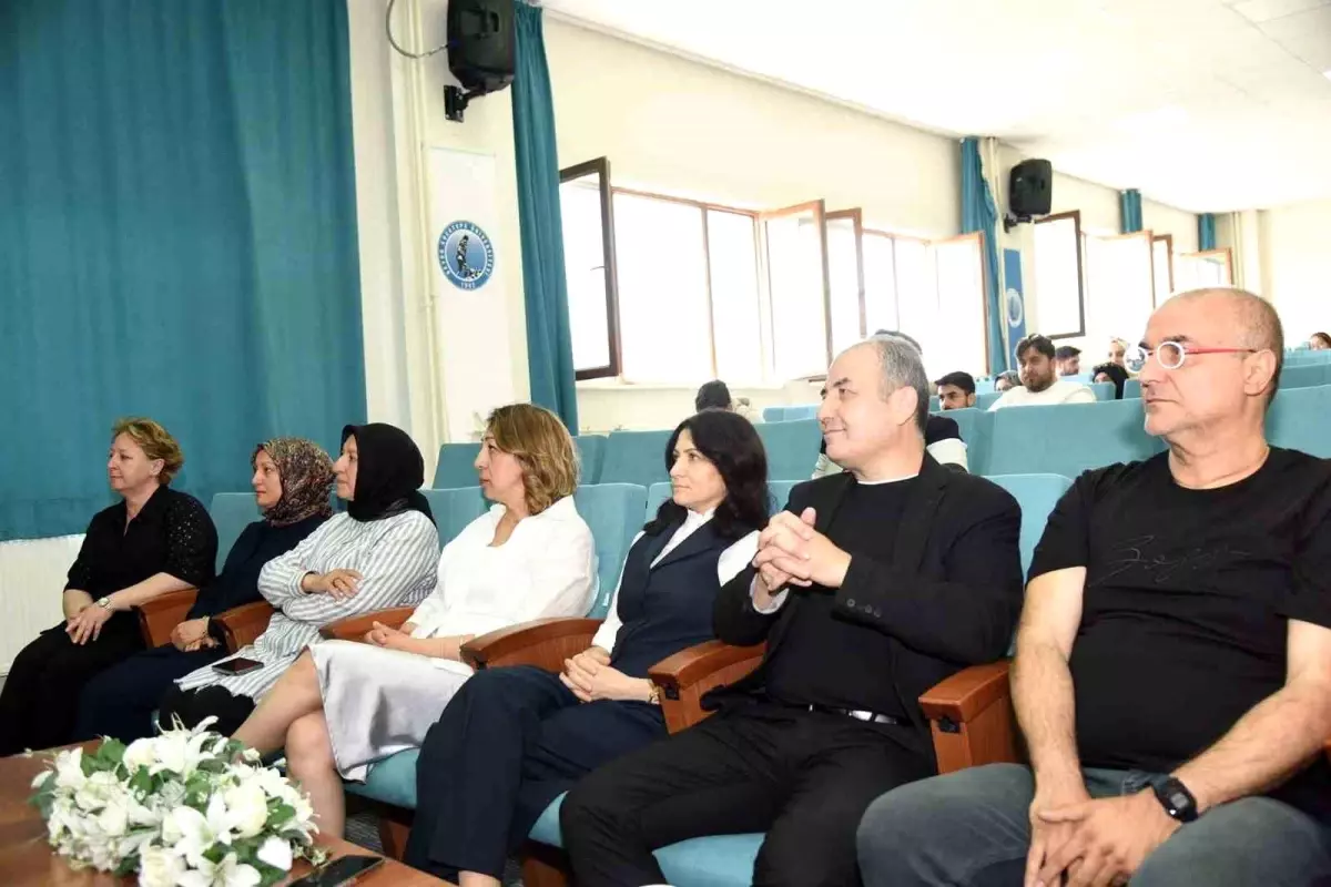 enflasyon-ve-genclik-gelecege-yatirim-konferansi-gerceklestirildi-RZd2Znm4.jpg