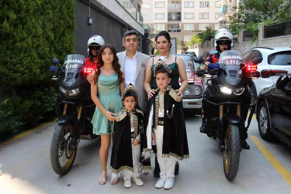 gazi-astsubay-ferhat-akgul-sunnet-dugununu-jandarmanin-yil-donumunde-kutladi-FDaHqIpU.jpg