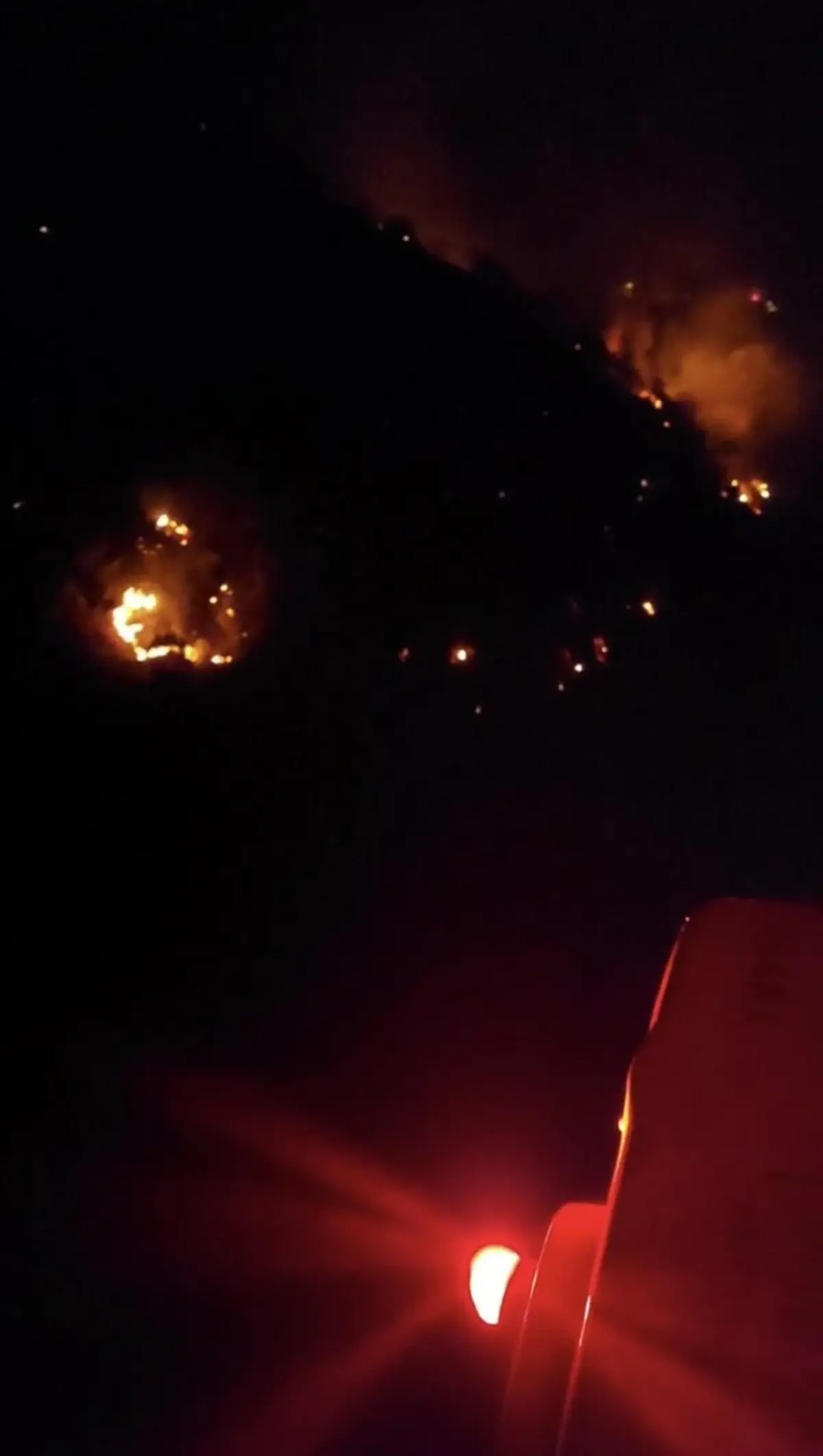 gece-goruslu-helikopterler-orman-yanginina-mudahale-ediyor-GJmbqORb.jpg