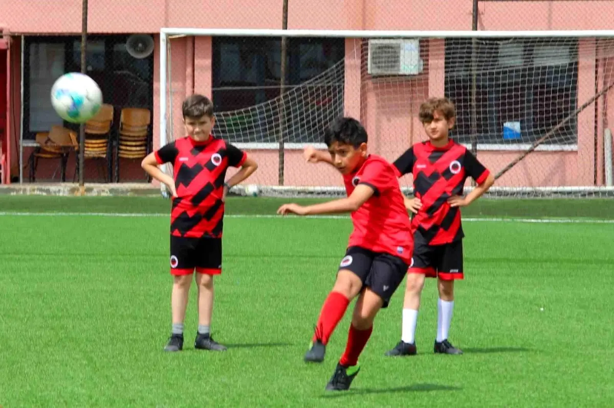 genclerbirligi-yeni-yetenekleriyle-futbol-dunyasina-damga-vuracak-TeVxeyvG.jpg