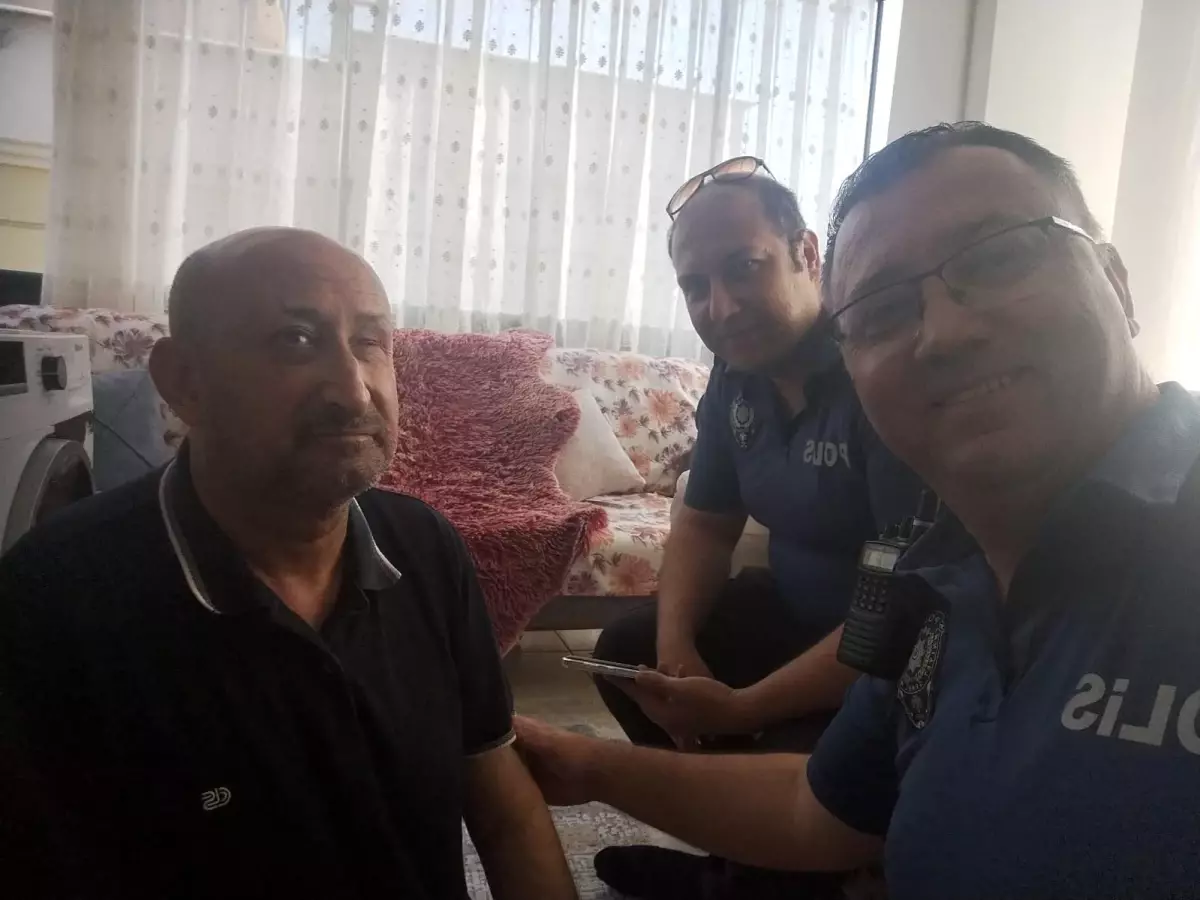 gorme-engelli-vatandasa-banka-sureclerinde-polis-dayanagi-IxBcGKxI.jpg