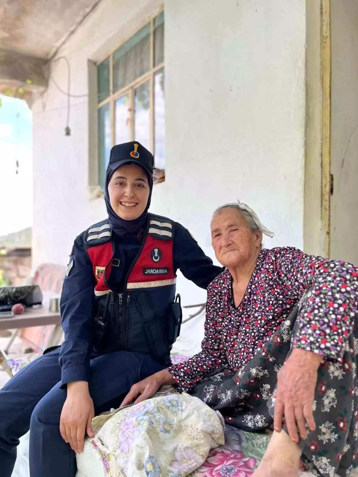 jandarma-gruplarindan-yaslilara-vefa-ziyareti-F6eDiOZH.jpg