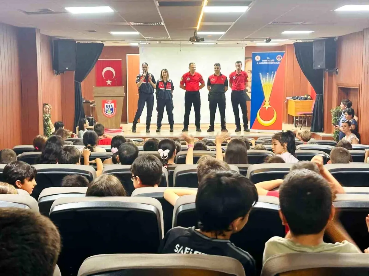 jandarma-ogrencilere-meslek-tanitimi-ve-farkindalik-semineri-duzenledi-w4A2KtG4.jpg