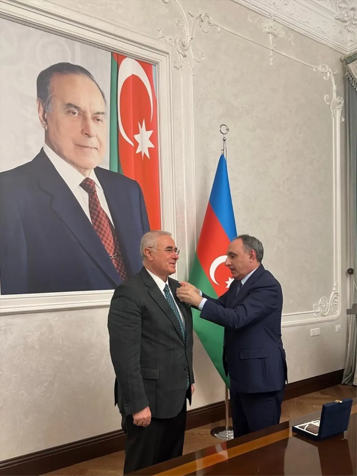 kamu-basdenetcisi-mehmet-akarcaya-azerbaycandan-odul-7V2OExvq.jpg