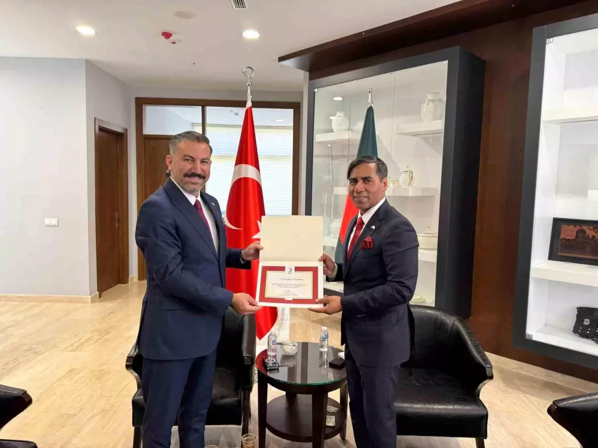 kirgizistan-pakistan-ve-banglades-buyukelcileri-kurban-vekaletlerini-turk-kizilaya-verdi-65AKn2By.jpg