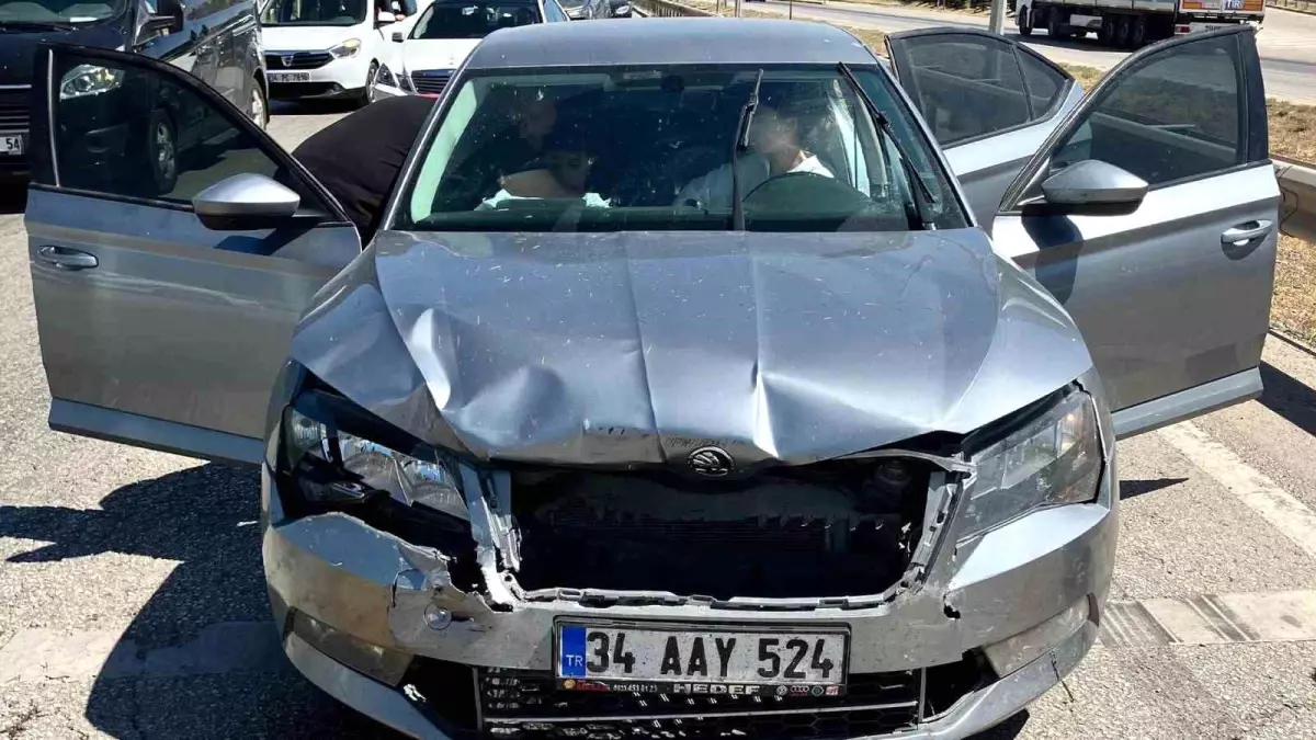 kirikkalede-zincirleme-trafik-kazasi-3-yarali-pRtV772b.jpg