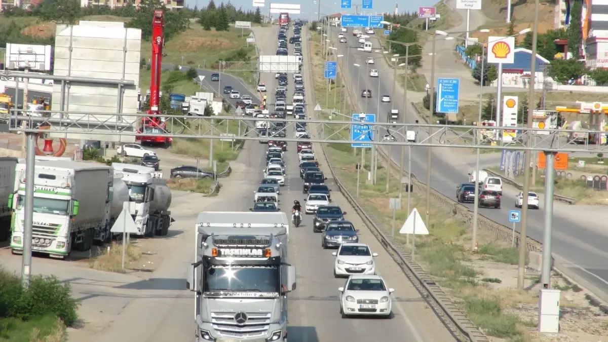 kurban-bayraminda-kirikkalede-trafik-yogunlugu-sbC4PGmO.jpg