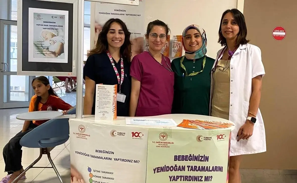 kusadasi-devlet-hastanesinden-fku-bilgilendirme-standi-7LmXTC7Y.jpg