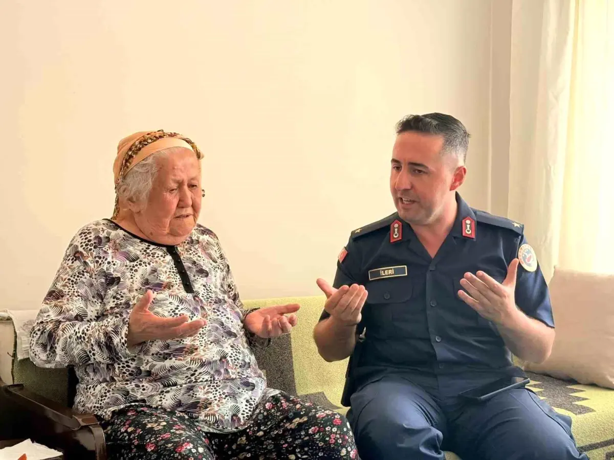 polatli-jandarma-karakol-kumandani-ileriden-sehit-ailesine-ziyaret-iDOPs5qS.jpg