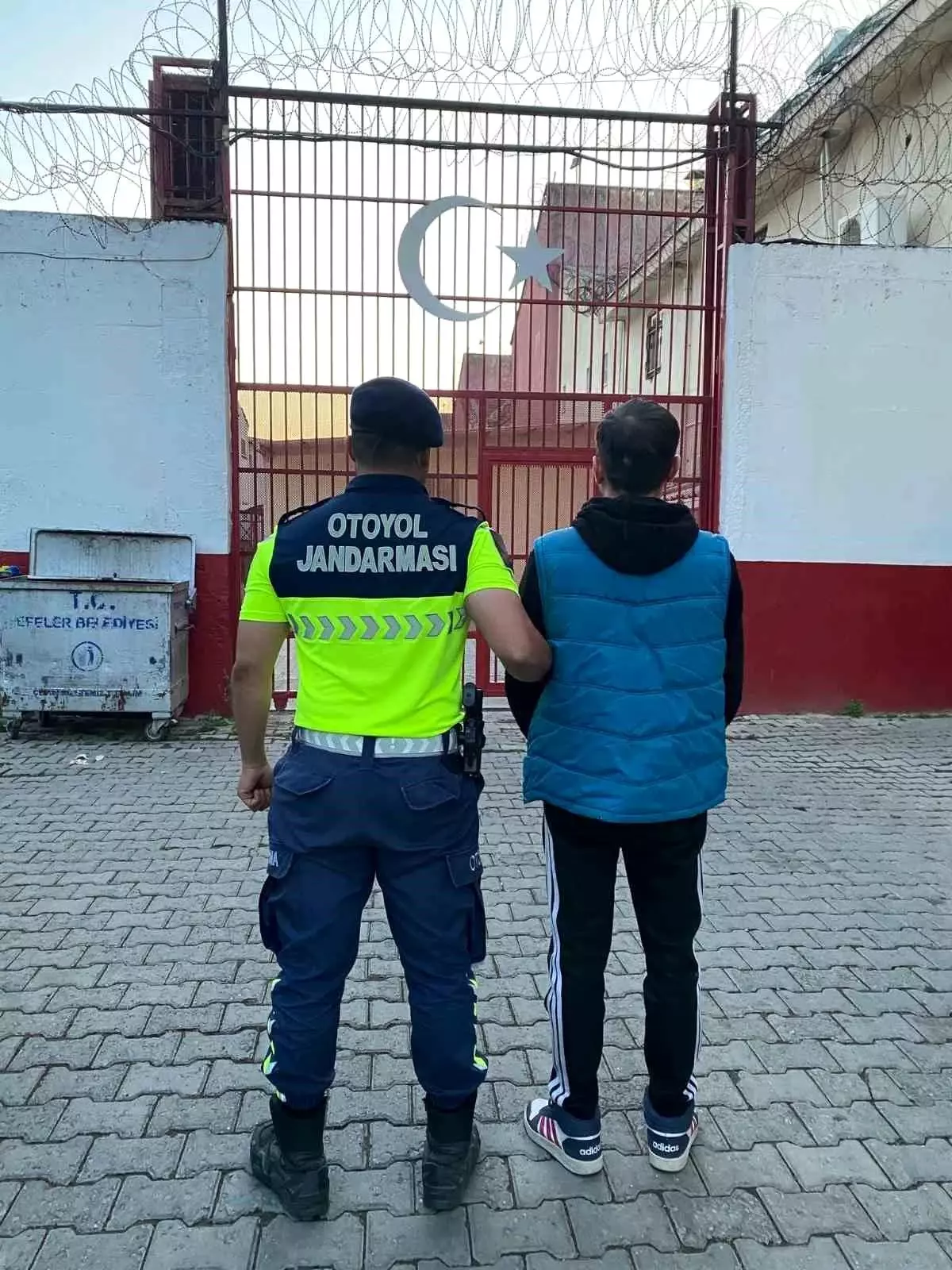 sistemsiz-gocmen-operasyonunda-hatali-sahis-tutuklandi-ZCOVJFK3.jpg