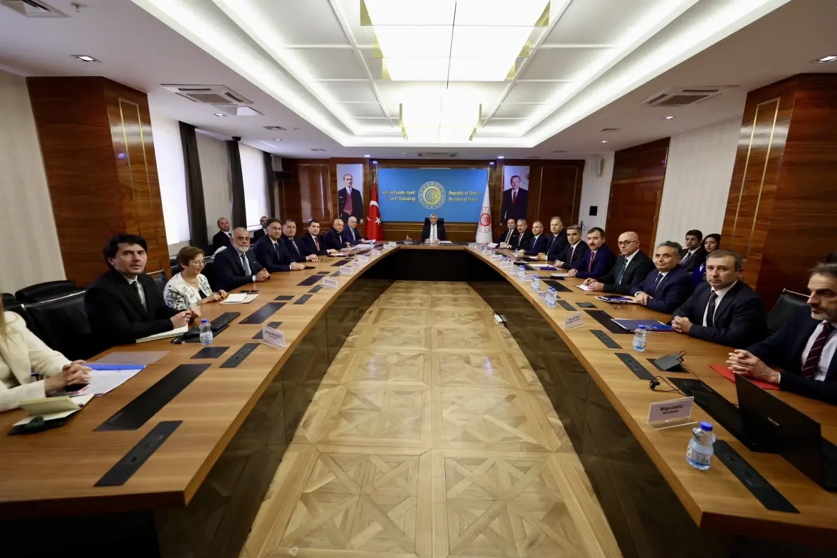 ticaret-bakani-bolat-ayakkabi-sanayicileri-ile-bulustu-dGlI5LY5.jpg