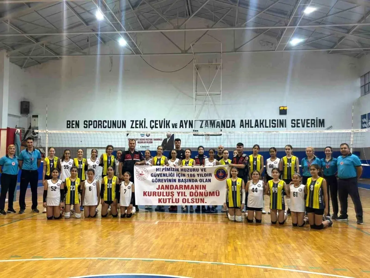 voleybolcular-jandarmanin-kurulus-yildonumunu-kutladi-tq7AD1Dr.jpg
