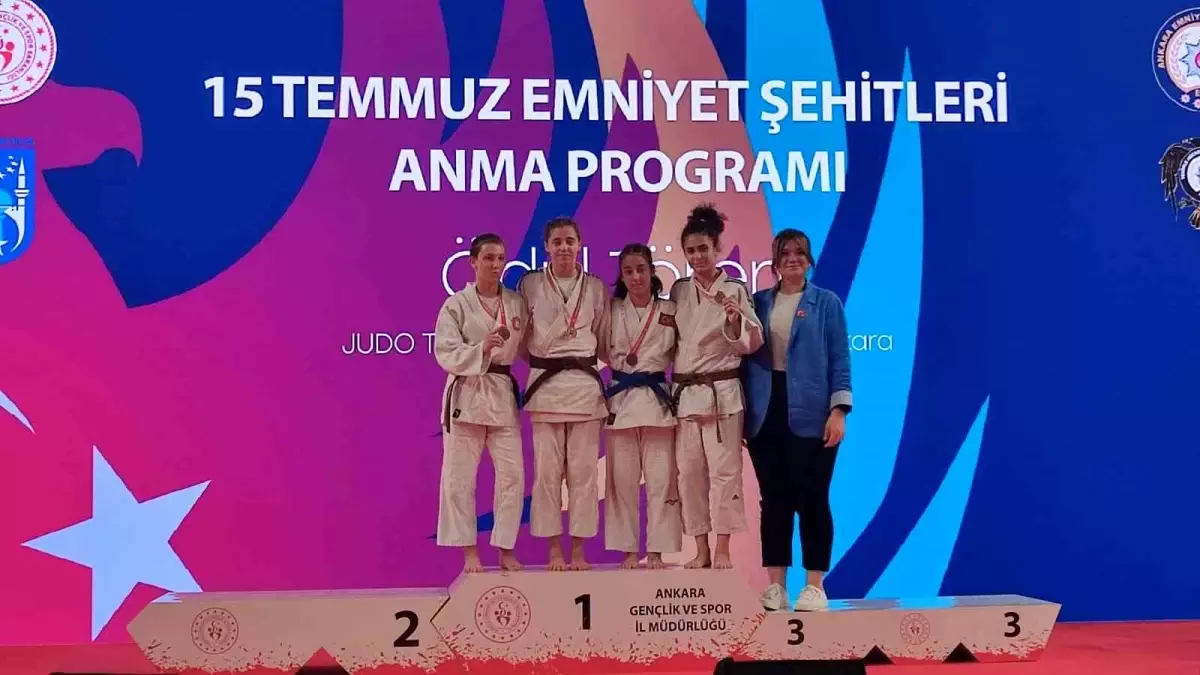 15-temmuz-emniyet-sehitleri-ankarada-duzenlenen-programla-anildi-Gm8rXhgU.jpg