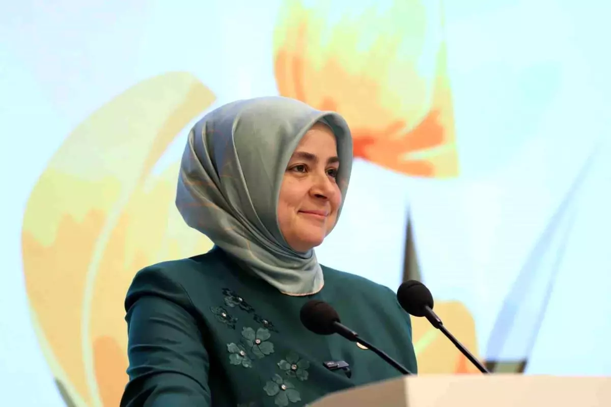 ak-parti-bayan-kollarinin-duzenledigi-kadin-kollari-liderlik-akademisi-sona-erdi-8nhYyrIX.jpg