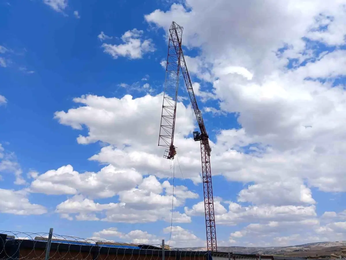 ankarada-insaat-alaninda-is-kazasi-bir-emekci-yaralandi-6mtbGhGY.jpg