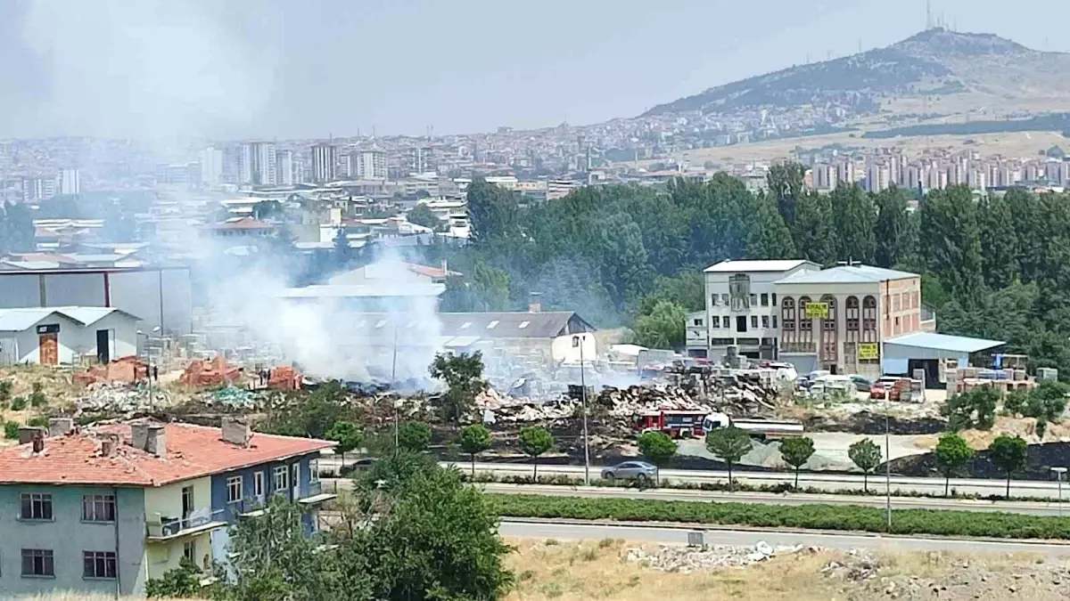 ankarada-otluk-alanda-cikan-yangin-fayans-deposuna-sicradi-jePJyKxm.jpg