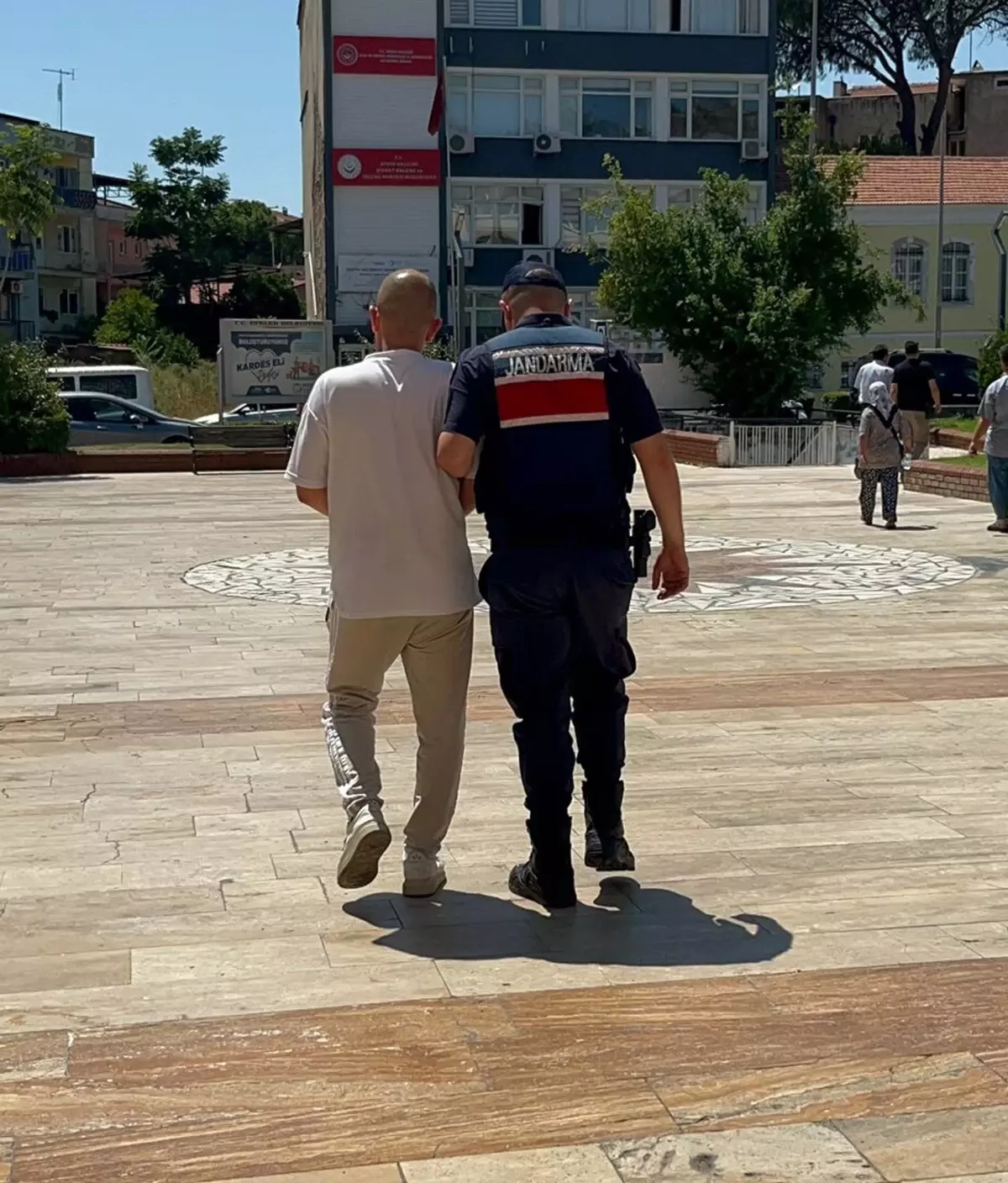 aydinda-aile-ici-hengame-ogul-babayi-tufekle-yaraladi-55TGUmgd.jpg