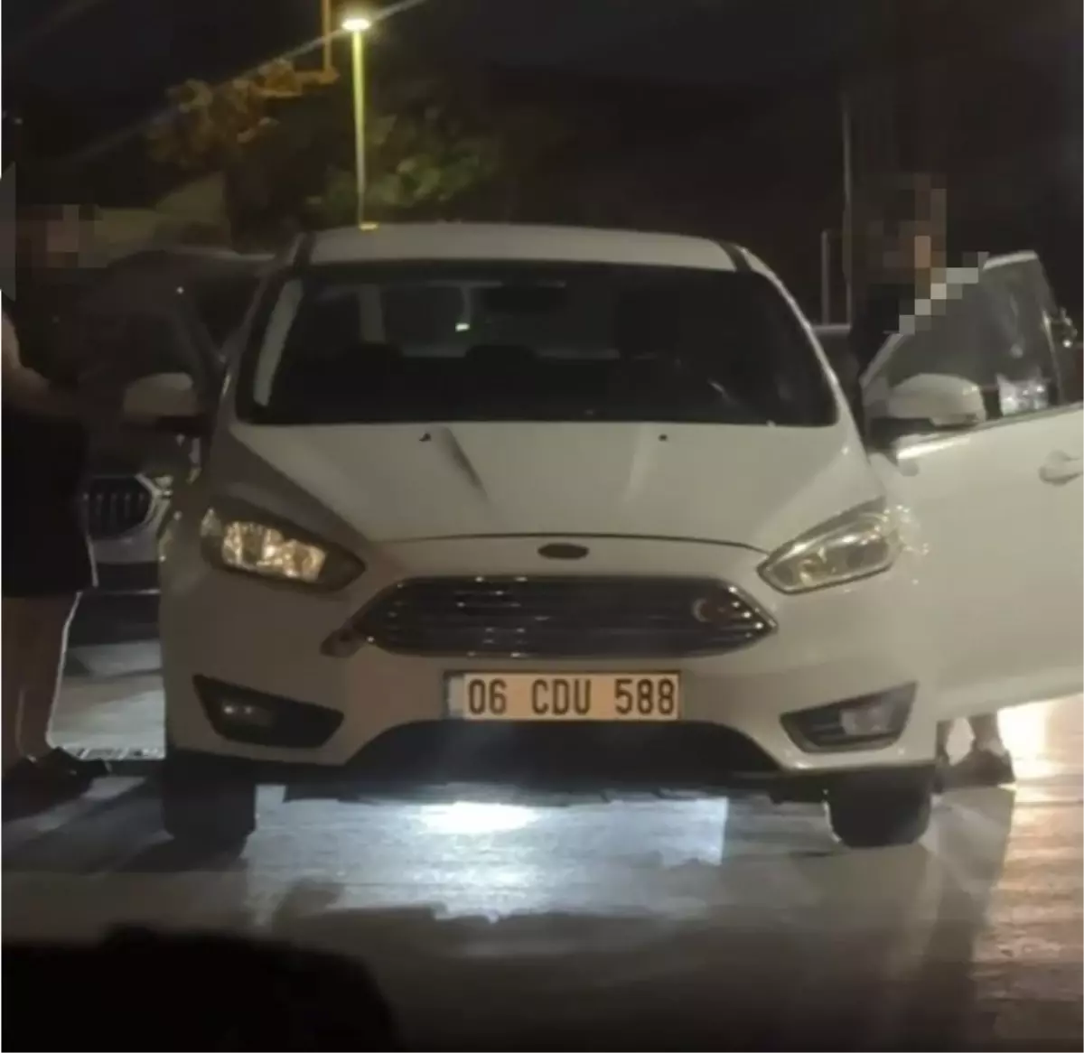 cocuklarin-trafikte-araba-kullanmasi-toplumsal-medyada-gundem-oldu-E8YyHJrS.jpg
