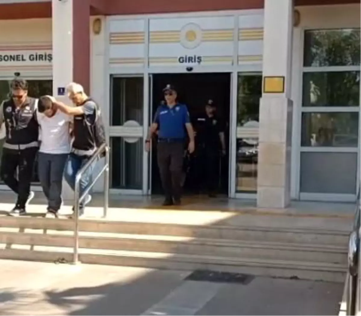 nazillide-kabahat-suphelileri-operasyonla-yakalandi-yelPjVKQ.jpg