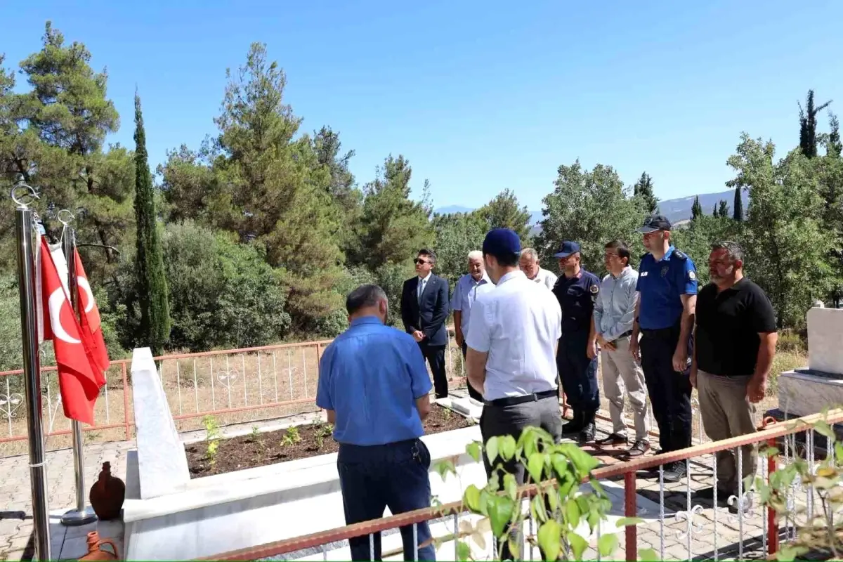 sehit-emrah-ceylan-mezari-basinda-anildi-9SL9TlGI.jpg