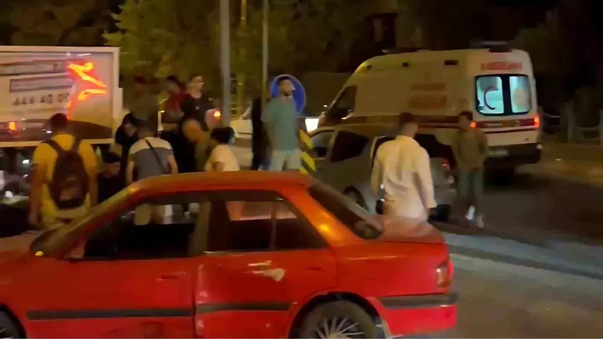 sokede-araba-ile-motosiklet-carpisti-2-yarali-ZWmuYhCX.jpg