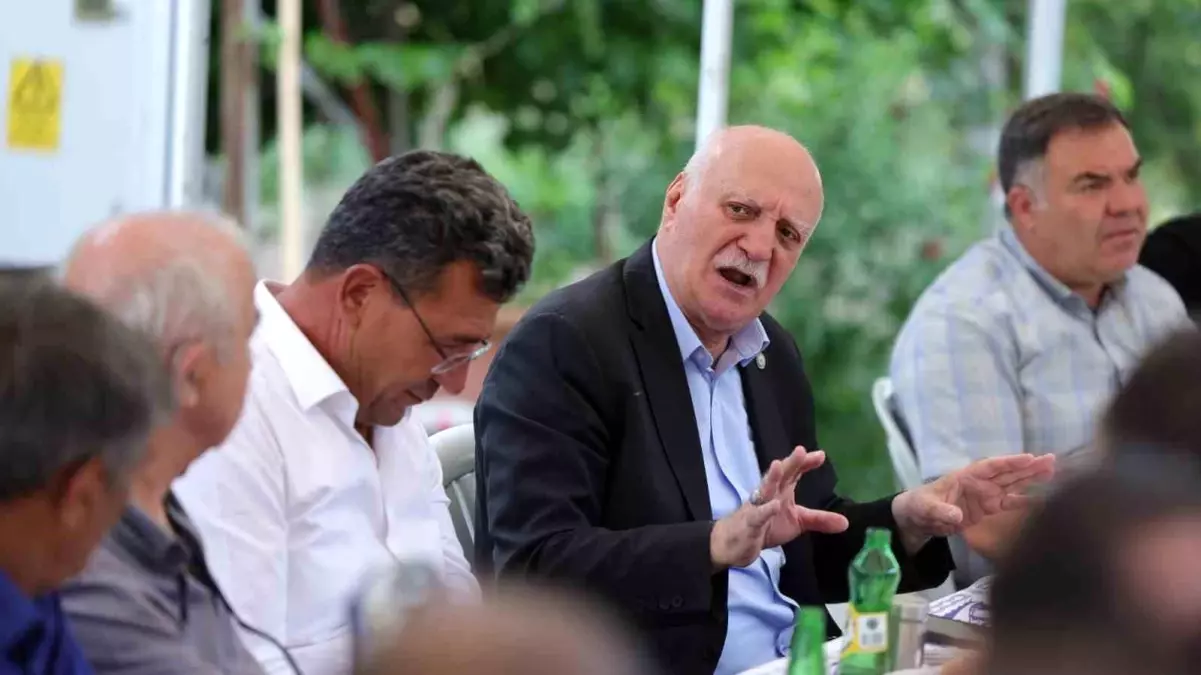 tzob-baskani-bayraktar-buyukbas-hayvan-yetistiricilerini-ziyaret-etti-ZVtxlhrn.jpg
