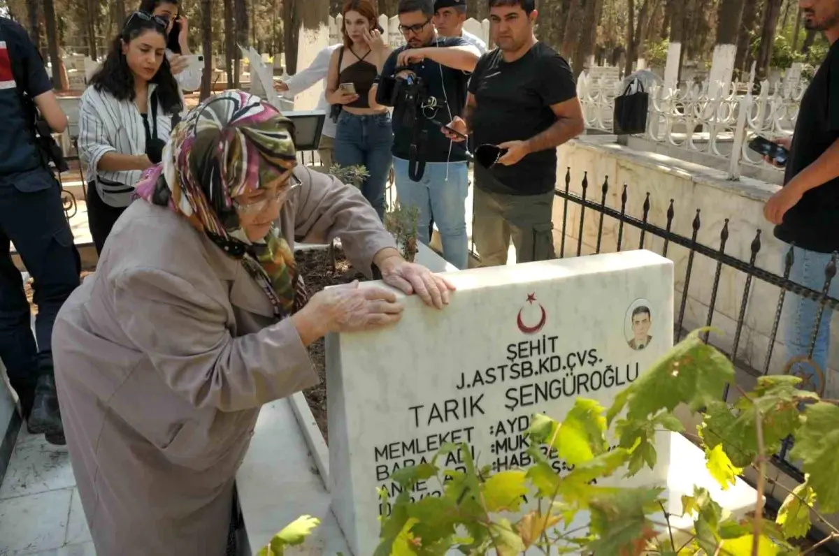 vali-canbolat-sehit-annelerinin-yaninda-t5ImOQj9.jpg