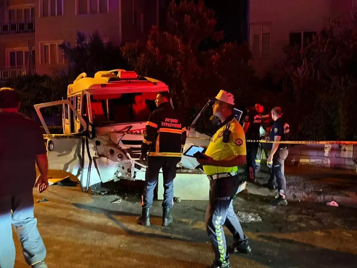 aydinda-minibus-ile-araba-carpisti-11-yarali-n3ubRp3G.jpg