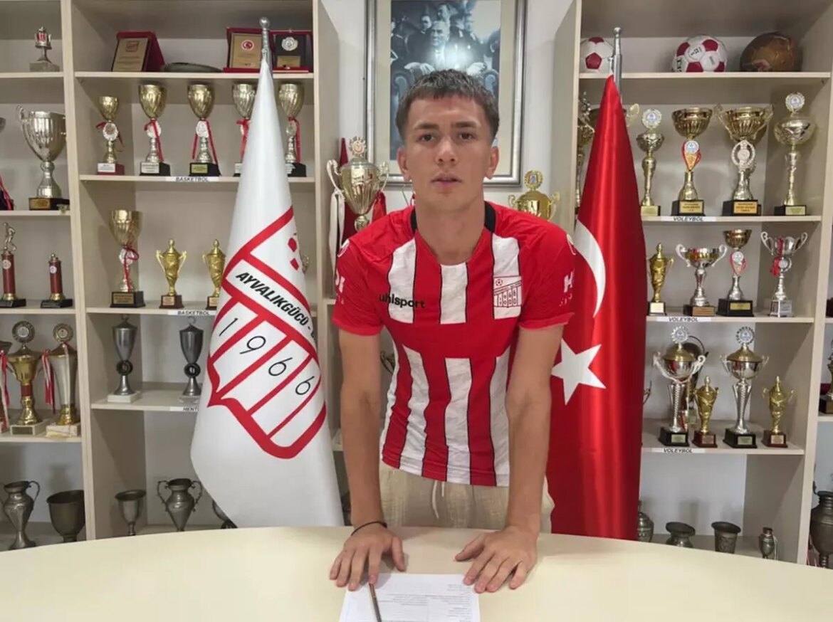 ayvalikgucu-belediyespor-genc-santrfor-abdulkadir-celiki-transfer-etti-myl4L6vI.jpg