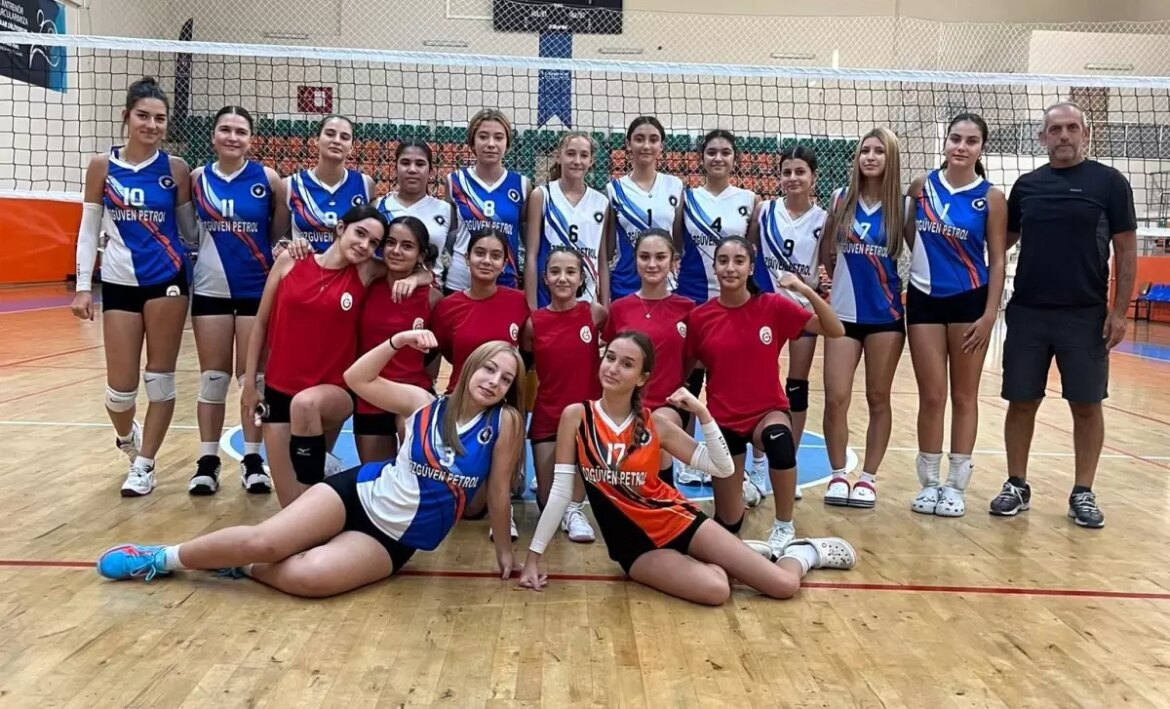 kusadasi-yakamoz-spor-kulubu-turkiye-voleybol-2-ligine-yukseldi-P1bTa6ze.jpg