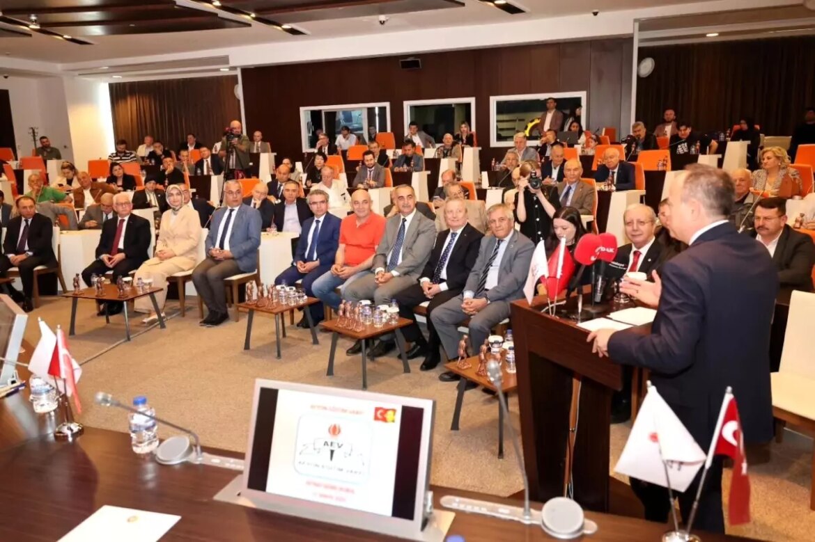 afyon-egitim-vakfindan-910-ogrenciye-burs-dayanagi-RDtsYiln.jpg