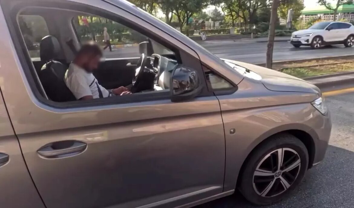 ankarada-trafikte-uyuya-kalan-sofor-kurtarildi-mQIdkzIR.jpg