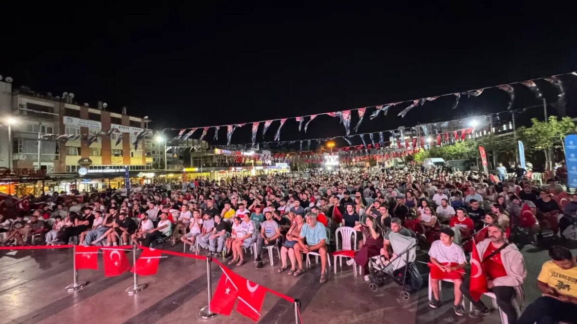 aydinda-eurobasket-finali-icin-dev-ekran-kuruldu-DDnV5pi2.jpg