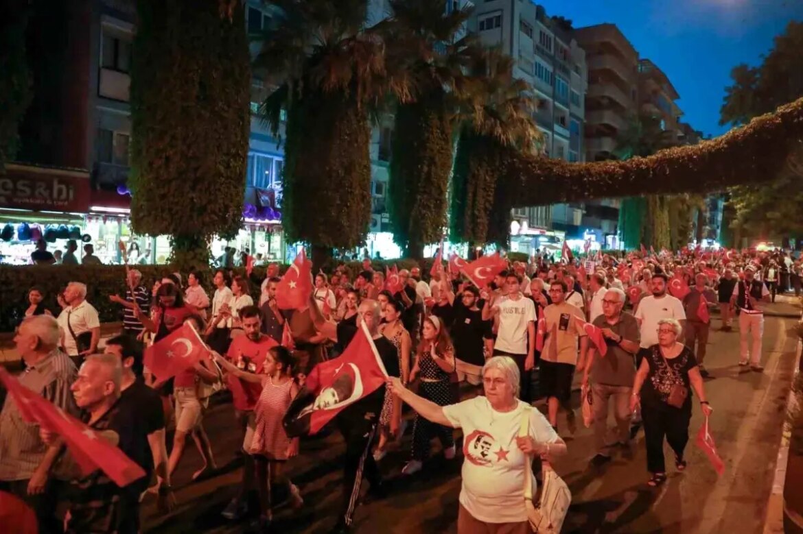 aydinin-kurtulusu-icin-fener-alayi-coskusu-abW9TRV7.jpg