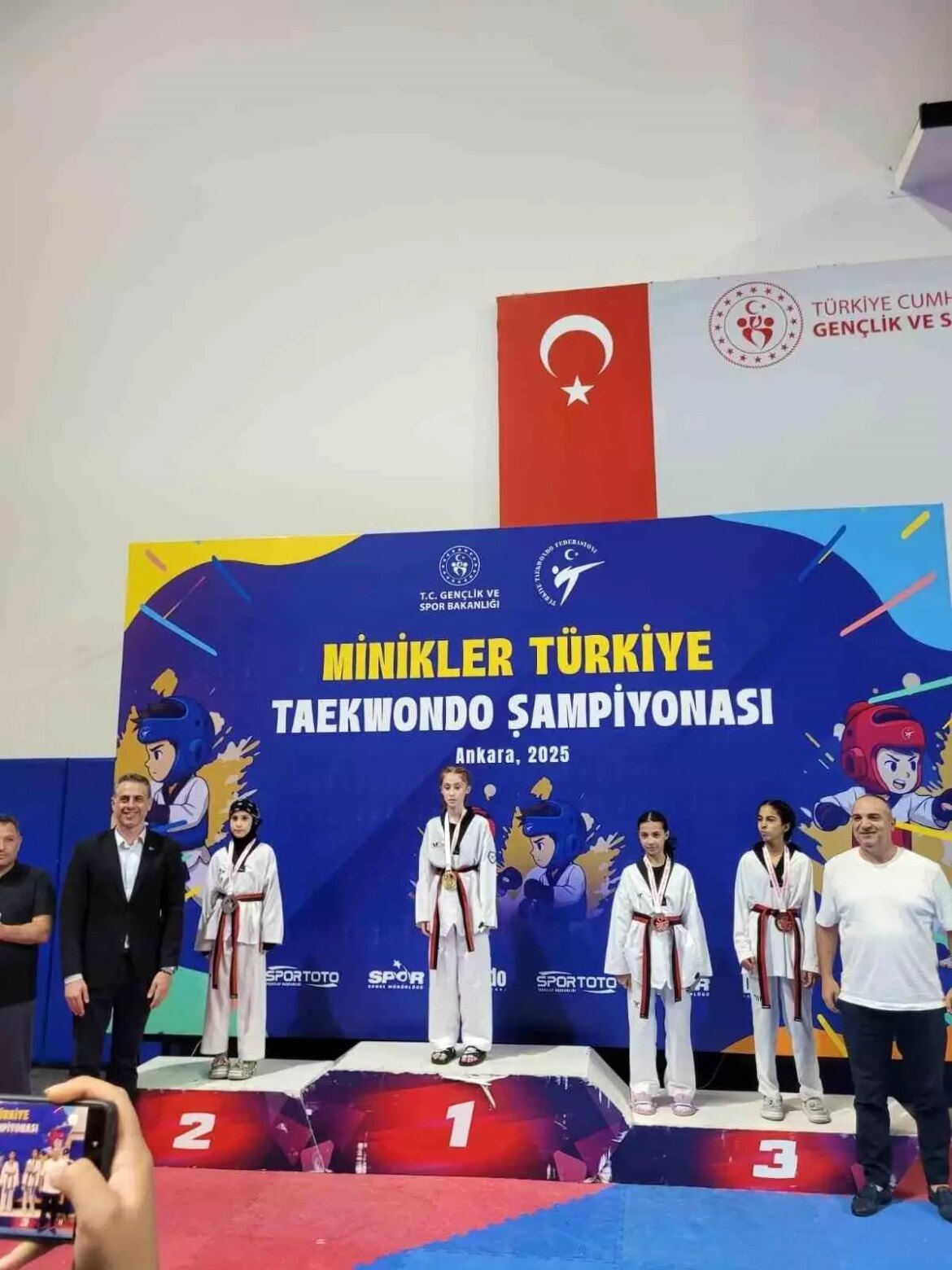 duzceli-atlet-narin-ideal-aslanhan-minikler-turkiye-taekwondo-sampiyonasinda-ikinci-oldu-z3JRGq2j.jpg