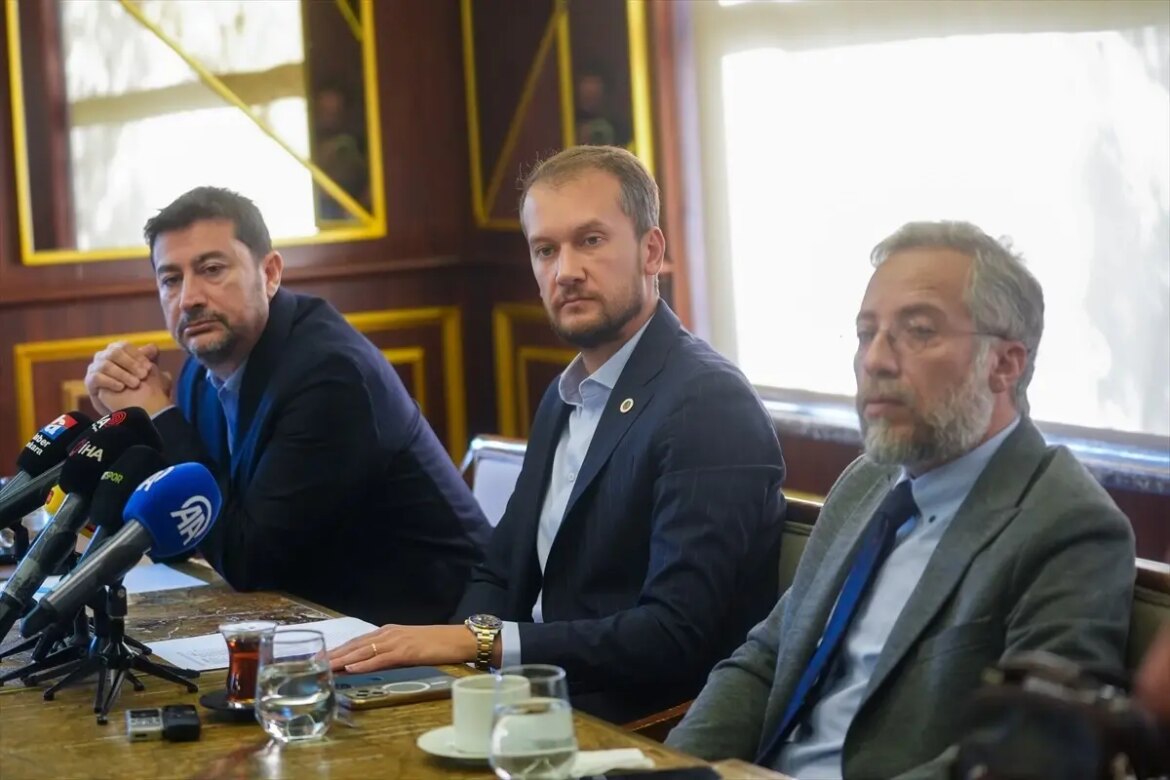 genclerbirligi-yoneticileri-basinla-bulustu-XHztRMyD.jpg