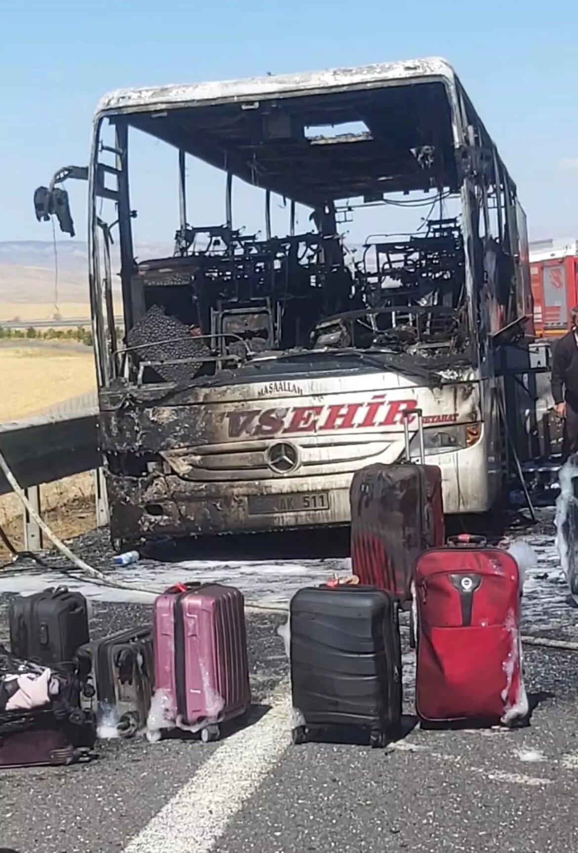 golbasinda-yolcu-otobusu-yangin-cikardi-BCyIZQt5.jpg