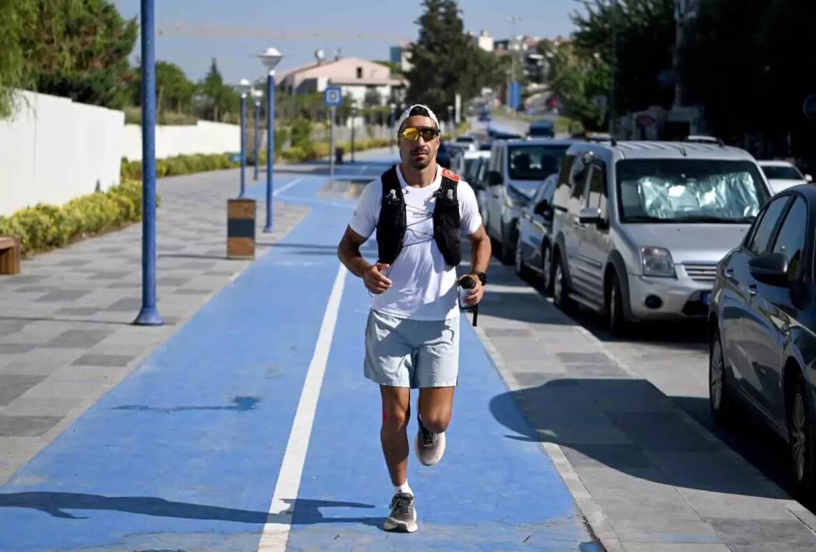 gurbetci-savas-coban-5-bin-kilometrelik-ultra-maratonla-turk-kulturunu-tanitiyor-EPwKk9Dz.jpg