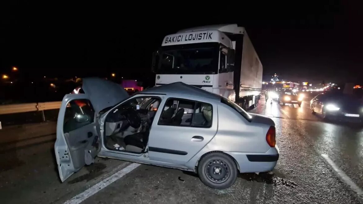 kirikkalede-tir-ile-araba-carpisti-6-yarali-9fKJHbUP.jpg