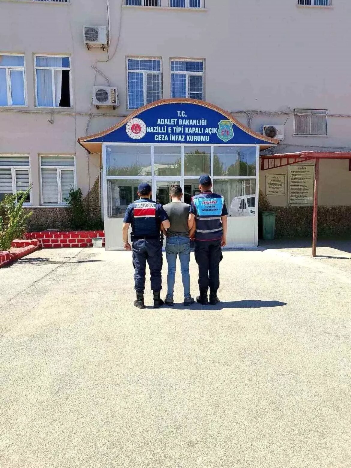nazillide-uyusturucu-kabahatinden-aranan-sahis-yakalandi-DpxFc47q.jpg
