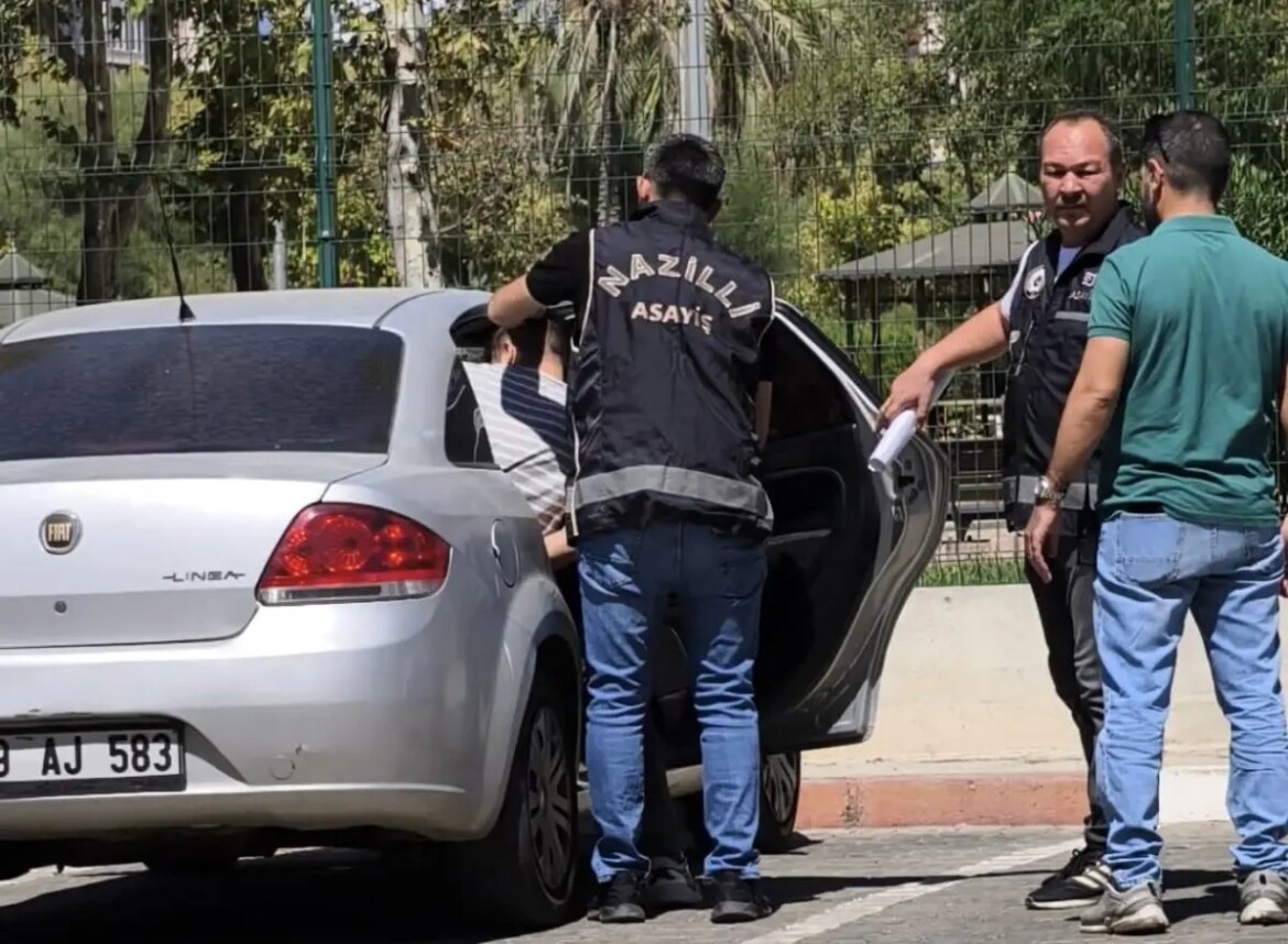 polis-taklidi-yapan-dolandirici-yakalandi-phRKeZHI.jpg
